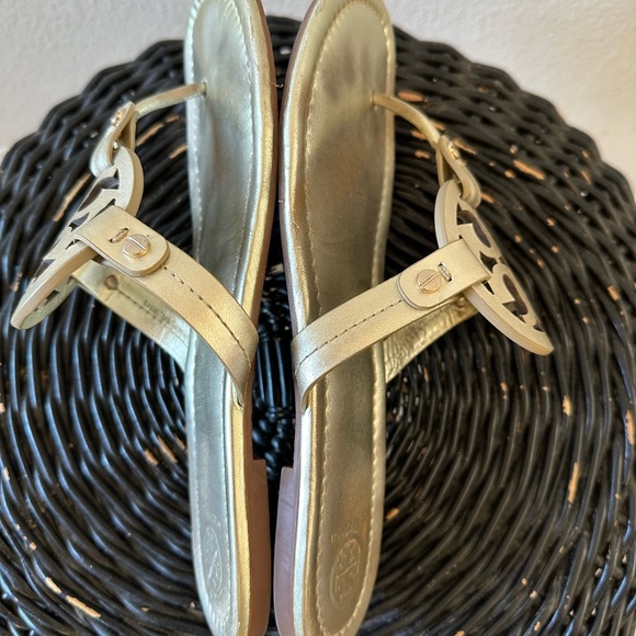 Tory Burch Large Emblem Metallic Sandals/ sz 9 - Picture 9 of 11